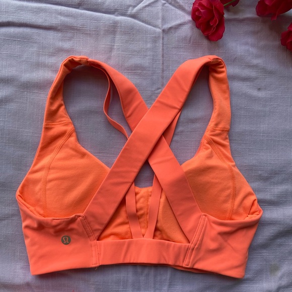Cross back Lululemon sports bra, discountinued - Picture 2 of 3